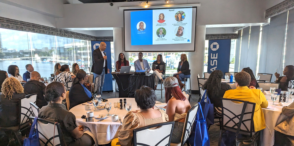 Photo of people at the Chase State of the Housing Market luncheon in Tampa.